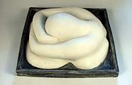 Klid (porcelán) / Repose (Porcelain) / 20 x 55 x 55 cm, 2004 photo